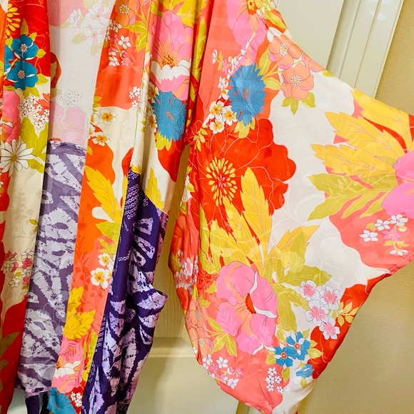 EUC Spell & the Gypsy Collective Chilli Tropicana Tyler Short Robe - Picture 9 of 16